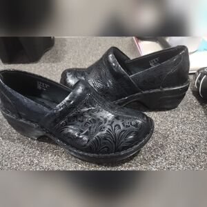 Women's size 8 clogs